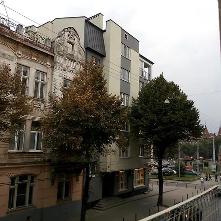 Apartamento Flat On Sheptytskykh Leópolis
