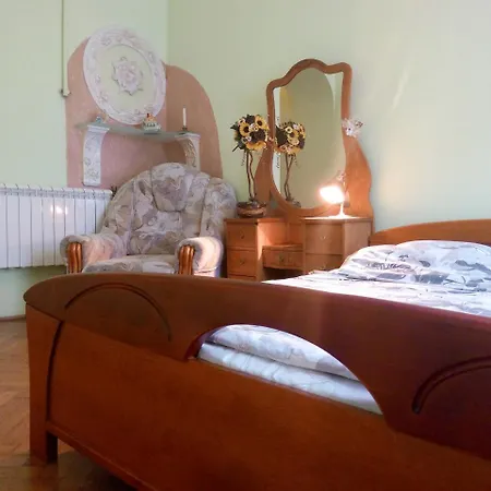 Flat On Sheptytskykh *