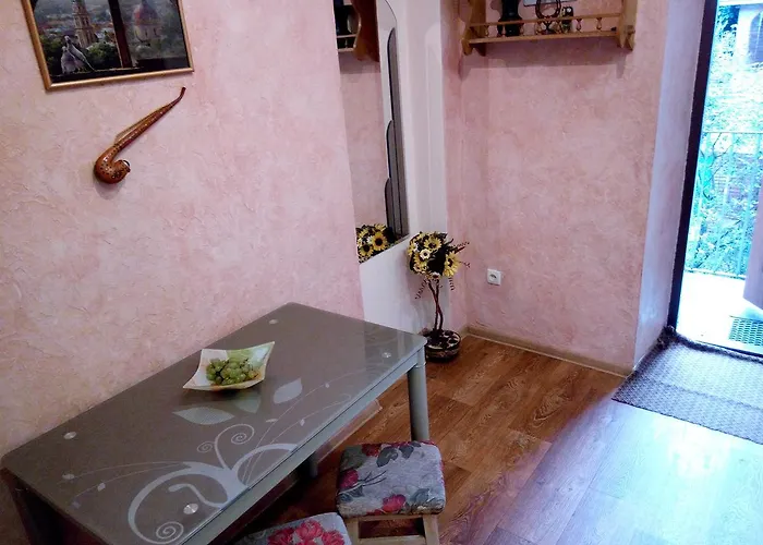 Flat On Sheptytskykh *