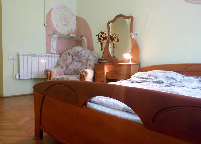 Flat On Sheptytskykh *